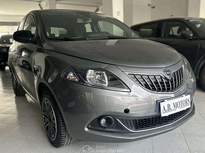 Usata Lancia Ypsilon Gold 69 CV (50 kW) 2023 Grigio Utilitaria