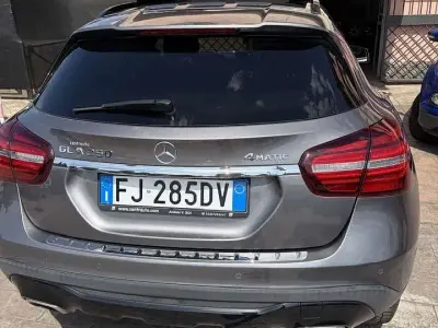 Usata Mercedes GLA250 211 CV (155 kW) 2017 Grigio SUV