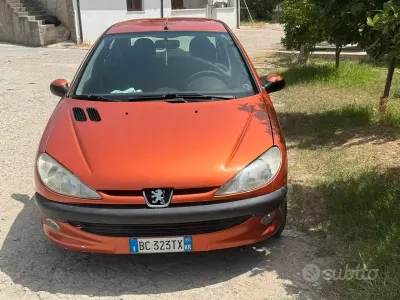 Usata Peugeot 206 60 CV (44 kW) 1999 Arancione Utilitaria