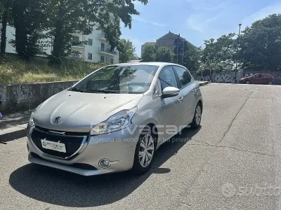 Usata Peugeot 208 Access 68 CV (50 kW) 2015 Grigio Utilitaria