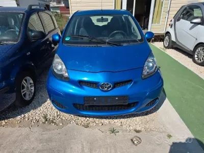 Usata Toyota Aygo 68 CV (50 kW) 2010 Blu Utilitaria