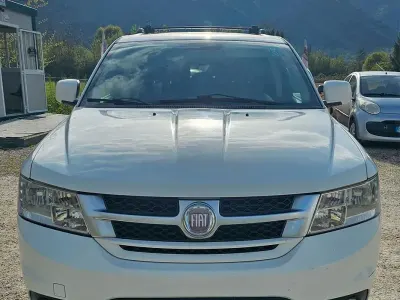 Käytetty Fiat Freemont 170 HP (125 kW) 2012 Valkoinen Katumaasturi