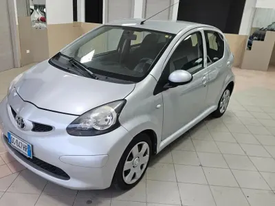 Usata Toyota Aygo Sol 68 CV (50 kW) 2007 Argento Utilitaria