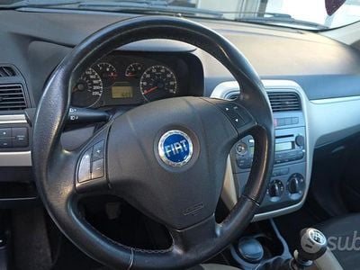 Usata Fiat Grande Punto 77 CV (56 kW) 2006 Grigio Utilitaria