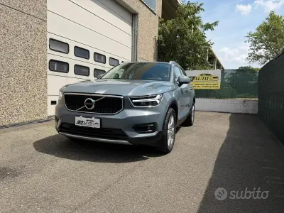 Usata Volvo XC40 Momentum 150 CV (110 kW) 2020 Blu SUV