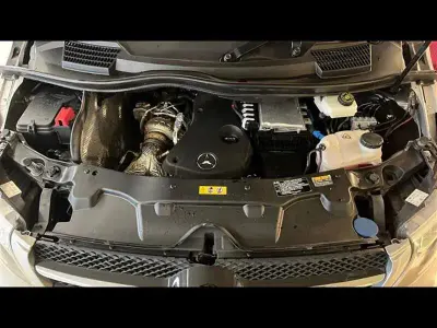 Usata Mercedes V220 Premium 163 CV (119 kW) 2022 Grigio chiaro Monovolume
