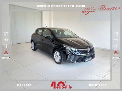 Begagnad Renault Clio V Evolution 101 HK (74 kW) 2024 Svart Halvkombi