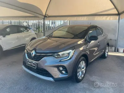 Usata Renault Captur Intens 101 CV (74 kW) 2020 Grigio SUV