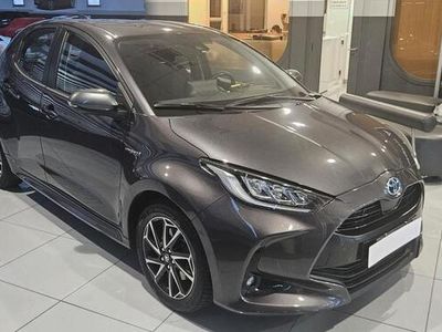 Usata Toyota Yaris Hybrid Trend 92 CV (67 kW) 2020 Grigio Berlina