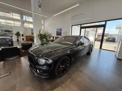 Usata Bentley Flying Spur 549 CV (403 kW) 2021 Nero Berlina