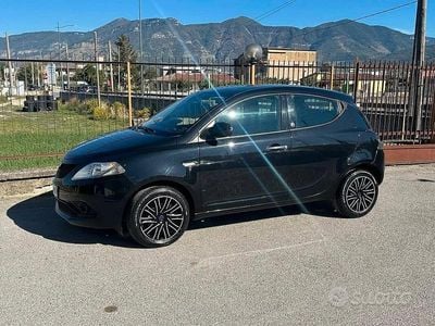 Usata Lancia Ypsilon Silver 69 CV (50 kW) 2021 Nero Utilitaria