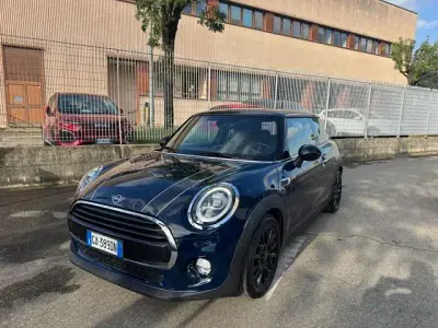 Begagnad Mini Cooper D 116 HK (85 kW) 2018 Blå Halvkombi