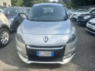 Usata Renault Scénic III 110 CV (80 kW) 2012 Argento Monovolume
