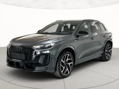 Nuova Audi Q6 e-tron S-Line 239 kW (326 CV) 2026 Grigio daytona perlato SUV