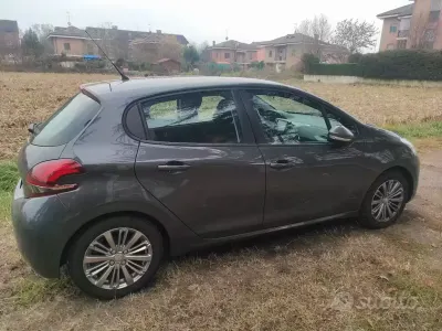 Usata Peugeot 208 82 CV (60 kW) 2018 Grigio Utilitaria