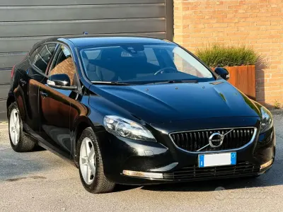 Occasion Volvo V40 120 ch (88 kW) 2017 Noir Berline