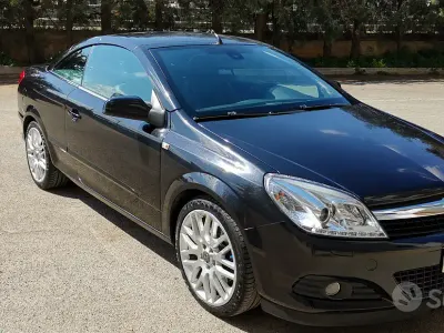 Usata Opel Astra 150 CV (110 kW) 2008 Nero Cabrio