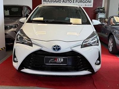 Usata Toyota Yaris Hybrid Style 73 CV (53 kW) 2019 Bianco Berlina