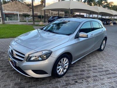 Usata Mercedes A180 109 CV (80 kW) 2015 Grigio Berlina