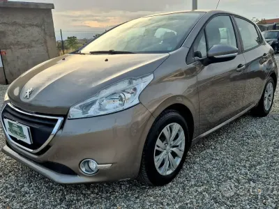 Usata Peugeot 208 82 CV (60 kW) 2013 Marrone Utilitaria