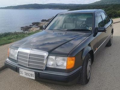 Usata Mercedes E200 1991 Nero Berlina