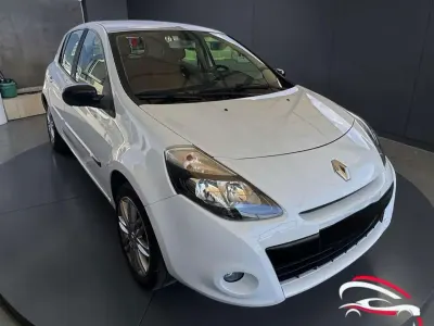Usata Renault Clio III Luxe 101 CV (74 kW) 2011 Bianco Berlina
