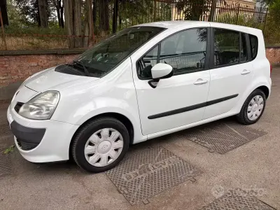 Usata Renault Modus 75 CV (55 kW) 2011 Bianco Monovolume