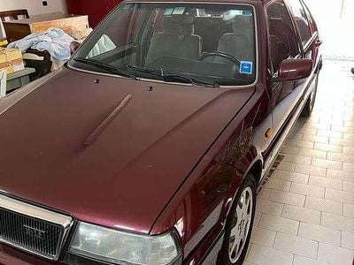 Usata Lancia Thema 152 CV (111 kW) 1993 Rosso Berlina