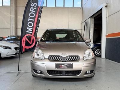Usata Toyota Yaris Sol 87 CV (63 kW) 2005 Grigio Berlina
