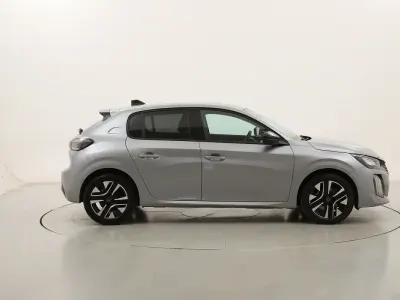 Usata Peugeot 208 Allure 101 CV (74 kW) 2025 Grigiogrigio Utilitaria