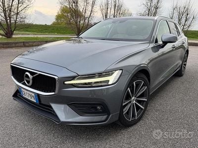 Usata Volvo V60 Business Edition 190 CV (139 kW) 2020 Grigio Station wagon