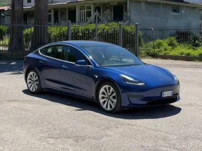 Usata Tesla Model 3 Standard Range 88 kW (120 CV) 2020 Blue oceano metallizzato Berlina