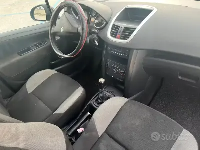 Usata Peugeot 207 68 CV (50 kW) 2010 Nero Berlina
