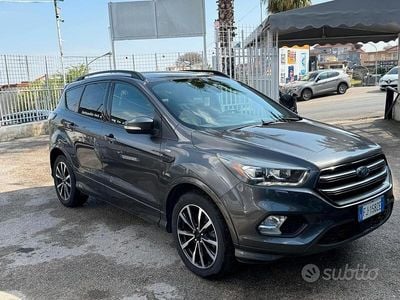 Usata Ford Kuga ST-Line 150 CV (110 kW) 2017 Grigio SUV