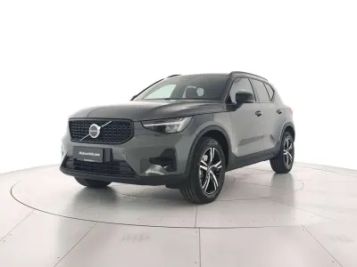 Nuova Volvo XC40 Plus 163 CV (119 kW) 2026 Verde SUV