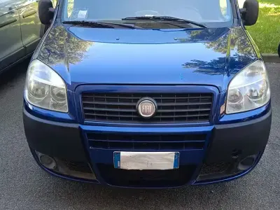 Usata Fiat Doblò 103 CV (75 kW) 2009 Bluazzurro Monovolume