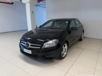 Usata Mercedes A180 122 CV (89 kW) 2015 Nero Utilitaria