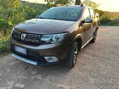 Begagnad Dacia Sandero Stepway 95 HK (69 kW) 2019 Brun Sedan