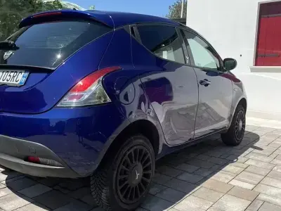 Usata Lancia Ypsilon 85 CV (62 kW) 2014 Bluazzurro Utilitaria