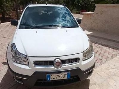 Usata Fiat Sedici 135 CV (99 kW) 2011 Bianco SUV