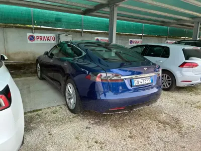 Usata Tesla Model S 158 kW (215 CV) 2019 Blu Utilitaria