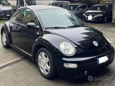 Usata VW New Beetle 101 CV (74 kW) 2002 Nero Utilitaria