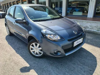 Usata Renault Clio II 75 CV (55 kW) 2011 Blu/azzurro Berlina
