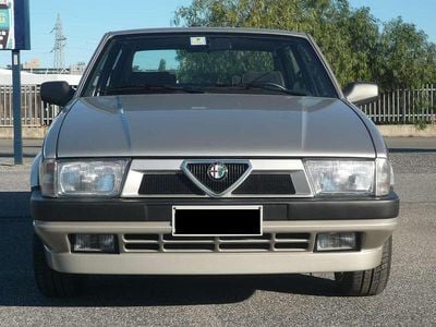 Usata Alfa Romeo 75 145 CV (106 kW) 1989 Grigio Berlina
