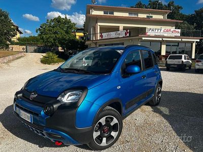 Occasion Fiat Panda Cross Cross 69 ch (50 kW) 2024 Bleue Citadine