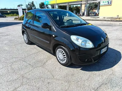 Usata Renault Twingo Dynamique 58 CV (42 kW) 2008 Oro Utilitaria