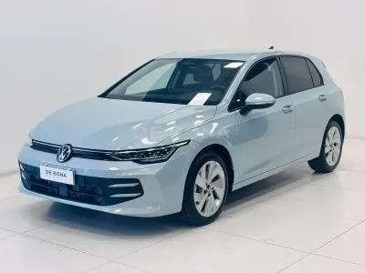 Nuova VW Golf VIII Life 150 CV (110 kW) 2026 Crystal ice blue metallizzato Berlina