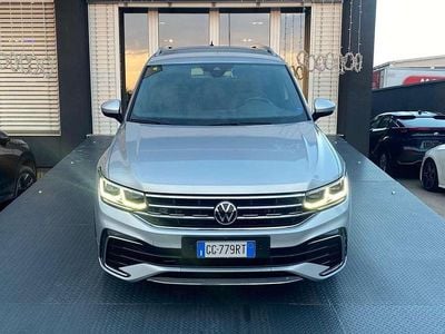 Usata VW Tiguan R-line 200 CV (147 kW) 2021 Argento SUV