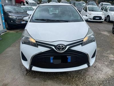 Usata Toyota Yaris Active 69 CV (50 kW) 2015 Bianco Utilitaria
