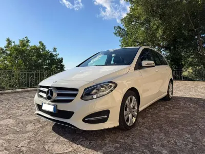 Usata Mercedes B180 109 CV (80 kW) 2016 Bianco Utilitaria